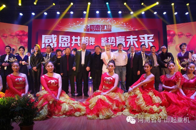 各位領(lǐng)導(dǎo)、嘉賓及公司領(lǐng)導(dǎo)與演員合影留念.jpg
